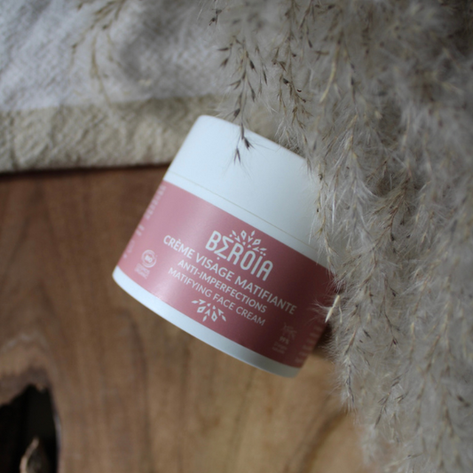 Crème visage matifiante anti-imperections de la marque Beroia