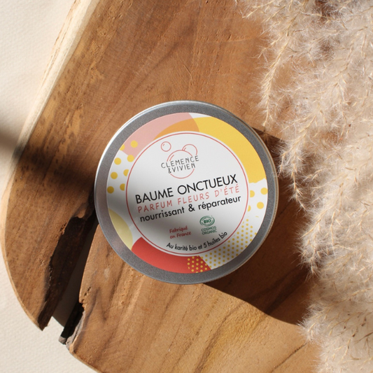 Ultra nourrissant, le Baume onctueux multiusages aux 5 huiles bio protège et répare la peau. Son association d'huiles végétales combine les propriétés adoucissantes du karité à celles régénérantes et antioxydantes des huiles d'abricot et d'avocat