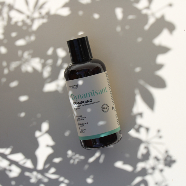Shampoing Dynamisant – Cheveux Gras POUR LES CHEVEUX ET CUIRS CHEVELUS SENSIBLES ET À TENDANCE GRASSE