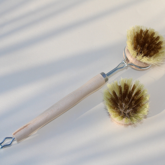 Brosse vaisselle rechargeable laiton et fibres naturelles bois