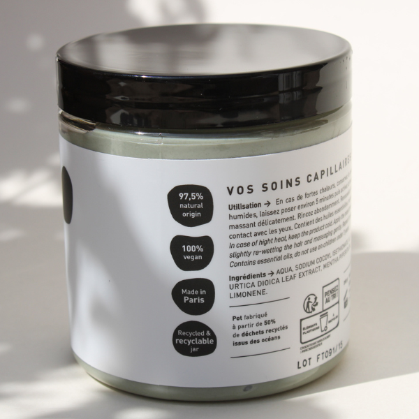 Vous avez les cheveux fins, plats et/ou qui graissent rapidement ? Composé d’argile verte, d’extrait de feuilles d'ortie piquante et d’huile essentielle de menthe poivrée, ce masque vous apportera tous les bienfaits tonifiants, séborégulateurs et rafraîchissants des actifs pour retrouver un cuir chevelu assaini et purifié.