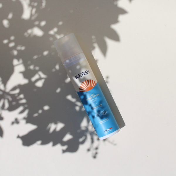Prenez soin de votre peau après une journée au soleil ou à la plage. Notre lait après soleil BIO apaise les sensations d’échauffement, hydrate votre peau et prolonge le bronzage. Sa texture fondante pénètre rapidement la peau et laisse un délicat parfum marin qui sent bon l’été et les vacances.