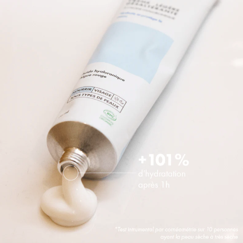 La Crème légère désaltère la peau, hydrate, protège la peau et la gorge en eau instantanément sans laisser de toucher gras et s'adapte à tous les types de peaux