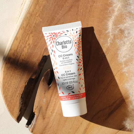 Une CC crème certifiée bio pour illuminer les peaux claires naturellement. Effet peau nue.