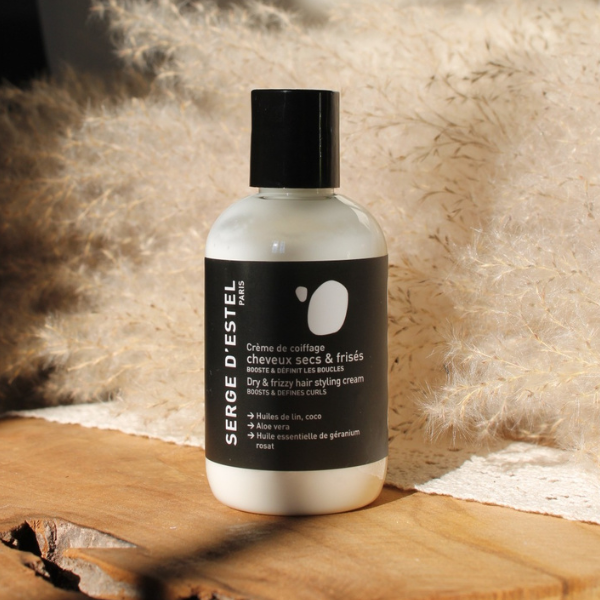Crème de coiffage cheveux secs & frisés de la marque Serge d'Estel