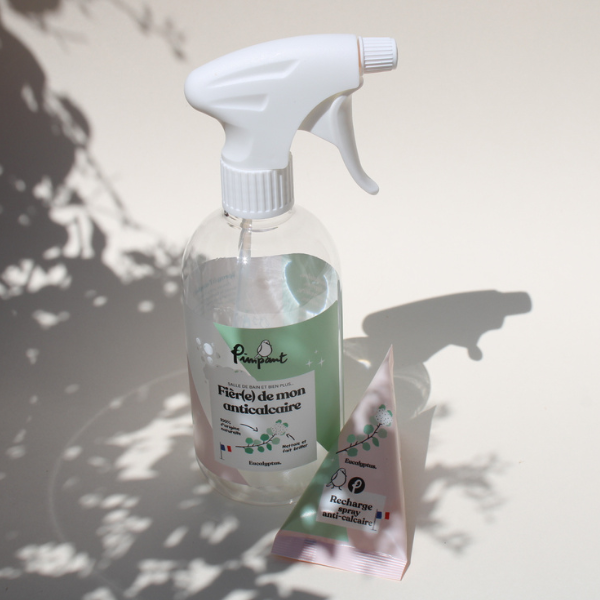 C'est parfait pour faire briller éviers, douches, robinetteries… Fini les sprays en bouteille jetable et bienvenu aux recharges durables ! Les mini berlingots Pimpant sont des concentrés d'actifs naturels permettant de créer un spray ménager avec juste de l'eau du robinet.