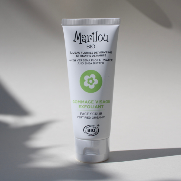 Gommage Visage Exfoliant à l'eau florale de Verveine et Beurre de Karité que vous retrouvez dans le coffret Hydratation & Fraicheur de la marque Marilou Bio