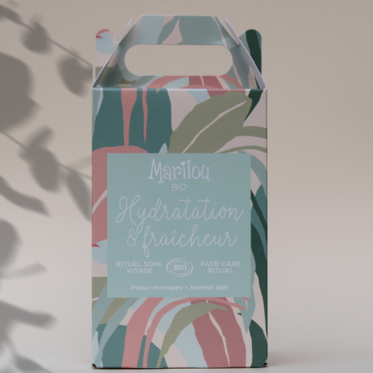 Coffret Hydratation & Fraicheur à l'intérieur vous retrouvez un gel yeux défatiguant, une crème de jour, un lait démaquillant et un gommage exfoliant visage de la marque Marilou Bio