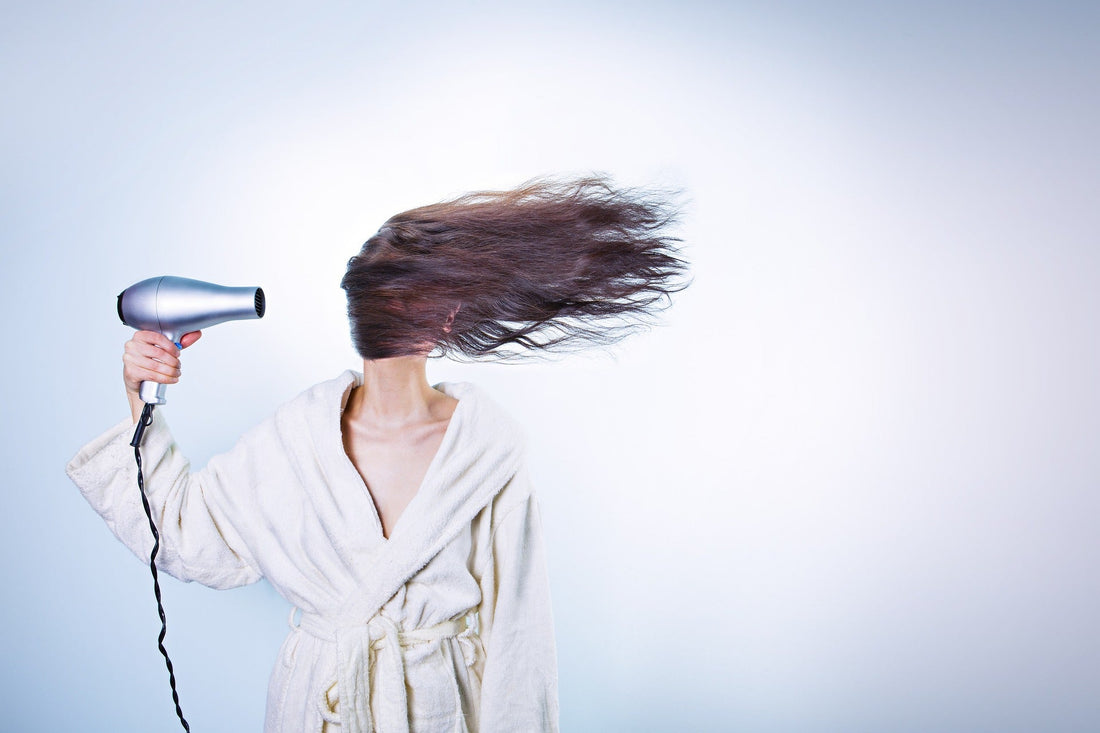 Comment entretenir des cheveux colorés sans les abîmer ?