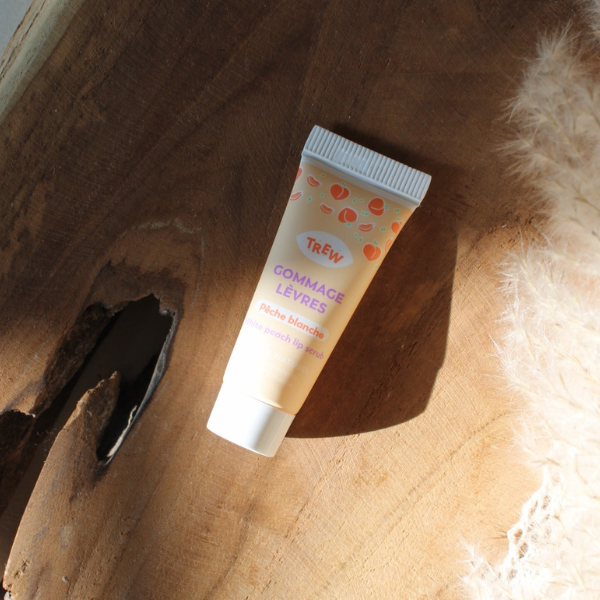 Gommage lèvres pêche blanche de la marque Trew