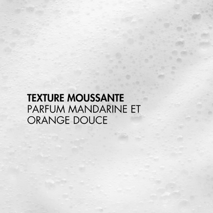 Un gel nettoyant qui nettoie en douceur et illumine le teint.