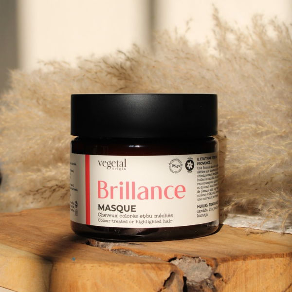 Soin capillaire léger pour cheveux colorés et sensibilisés, enrichi en huiles de camélia et de karanja pour brillance et protection de la couleur