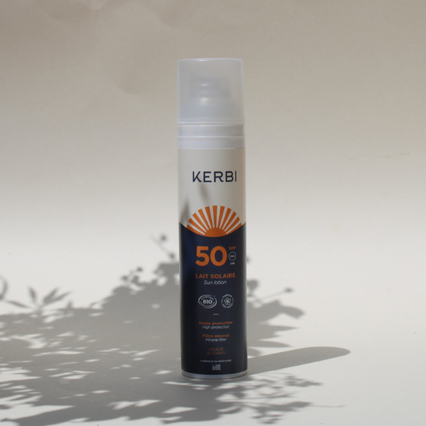 Lait solaire SPF50 de la marque Kerbi fabriqué en Bretagne