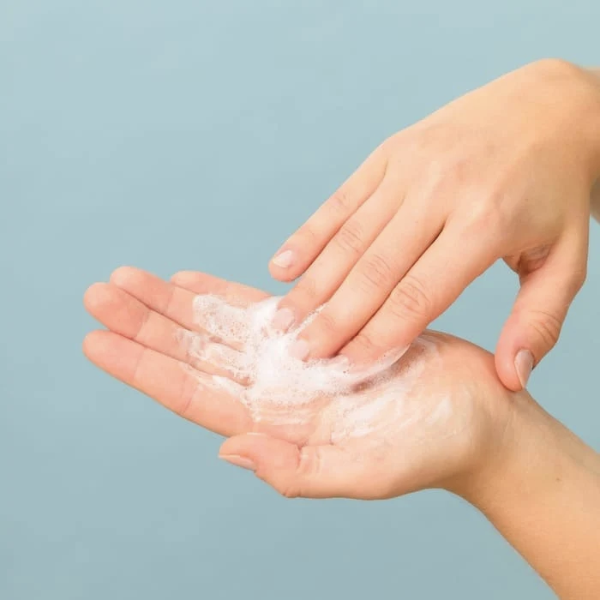 Gel lavant mains fleur de coton poudre à diluer de la marque Pimpant