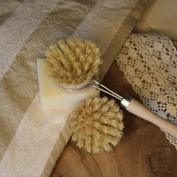 Brosse vaisselle, l'accessoire zéro déchet indispensable de la cuisine