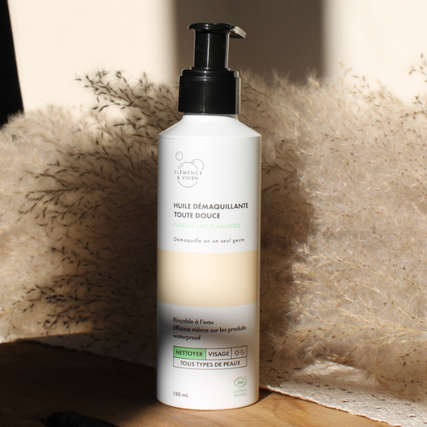 Huile démaquillante parfum lait d'amande de la marque Clémence & Vivien