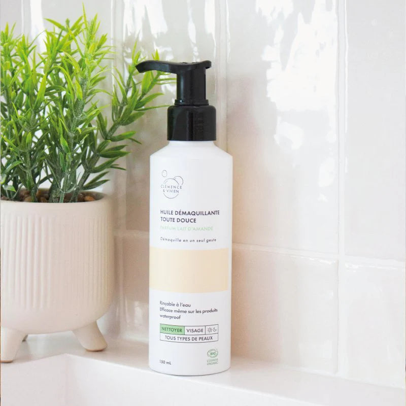 Huile démaquillante parfum lait d'amande de la marque Clémence & Vivien
