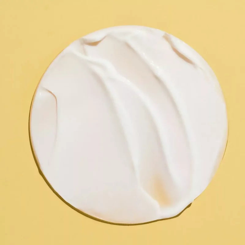 Soin cheveux colorés à l’huile de camélia et karanja, pour maintenir éclat et santé de la fibre capillaire.