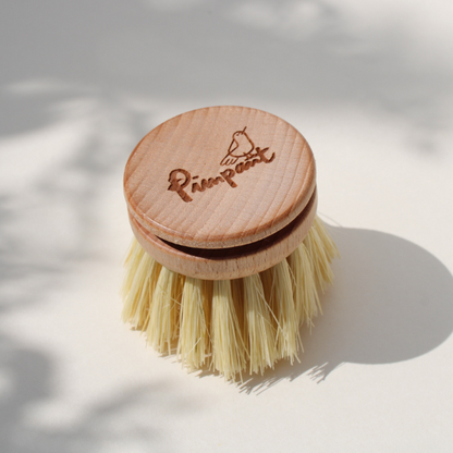 Tête rechange pour Brosse Vaisselle Remplacez votre brosse usagée avec une nouvelle tête adaptée, pour 6 mois de ménage ! Idéale pour bien faire mousser un savon vaisselle solide, cette brosse permet un nettoyage facile et complet de toute votre vaisselle sans rayer.